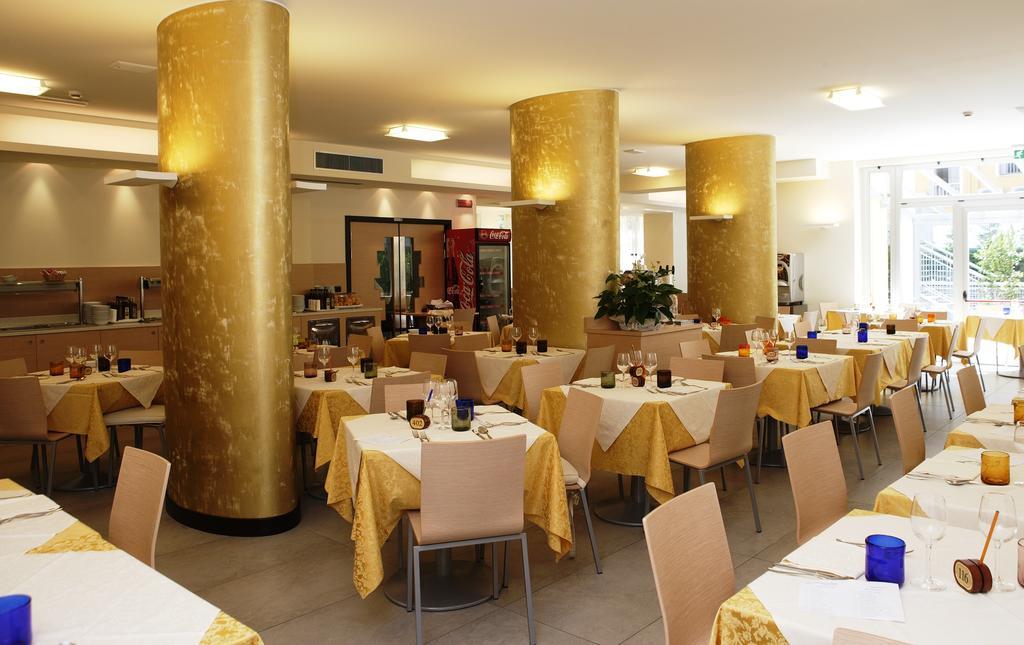 Eraclea Palace Hotel 4 Stelle S Eraclea Mare Exterior photo